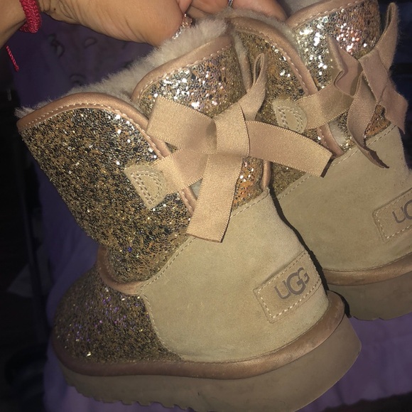 Bow glitter uggs - Picture 1 of 2